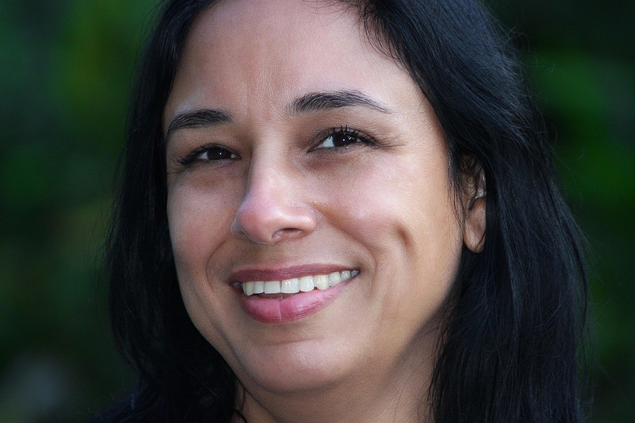 Inicio mujer, rostro, rostro de mujer, sonrrisa, nelidé, nelidé sánchez, nelidé sánchez rabelo, mirada, foto de cerca, persona
